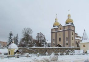 Над одним із райцентрів Тернопільщини постійно літає безпілотник. Люди перелякані (ВІДЕО)