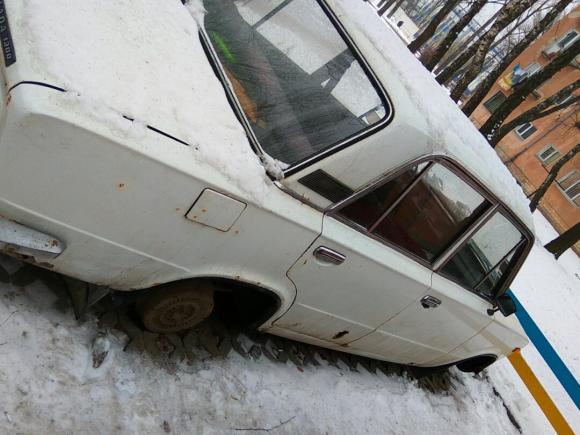 У Тернополі автомобілям вночі знімають колеса (ФОТОФАКТ)