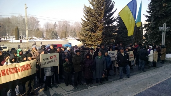 Що сьогодні в Тернополі робилось під “білим домом” (ФОТО)