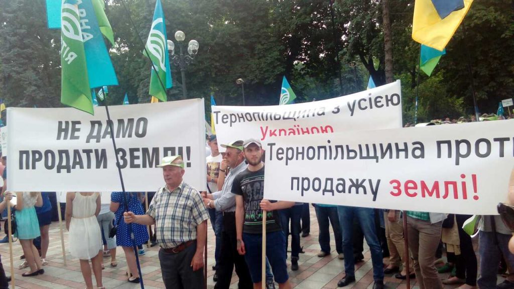 Майже 120 тисяч підписів зібрали мешканці Тернопільщини проти “дикого” продажу землі