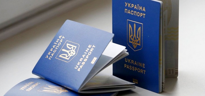 Тернополян просять зачекати із виготовленням біометричних паспортів