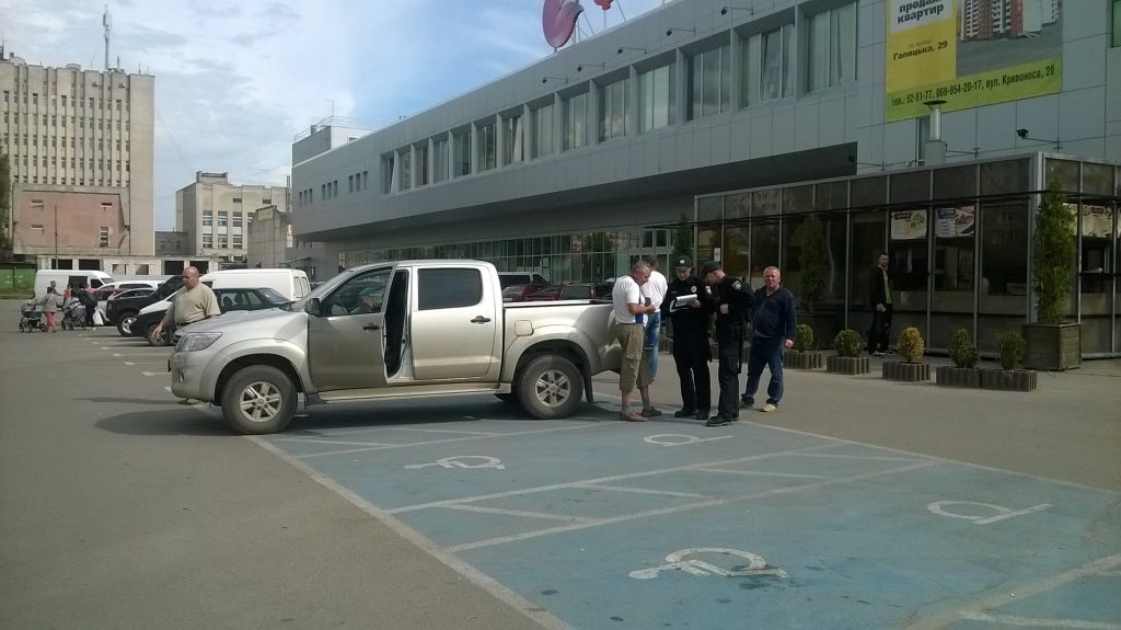 У Тернополі зростуть штрафи за паркування на місцях для інвалідів