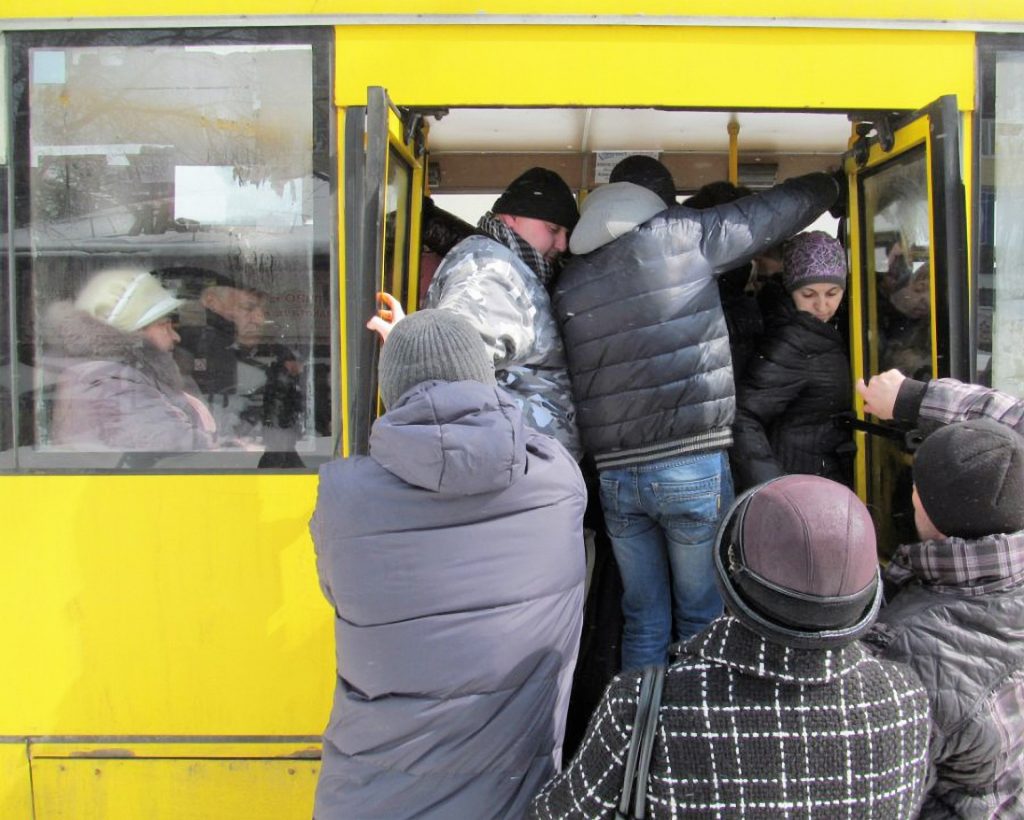 <strong>“Нічого тобі не буде, ти молода”, – тернопільські пенсіонери в маршрутках переходять усі межі</strong>