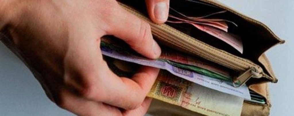 <strong>У Тернополі чоловік хотів дати 20000 грн поліцейському</strong>