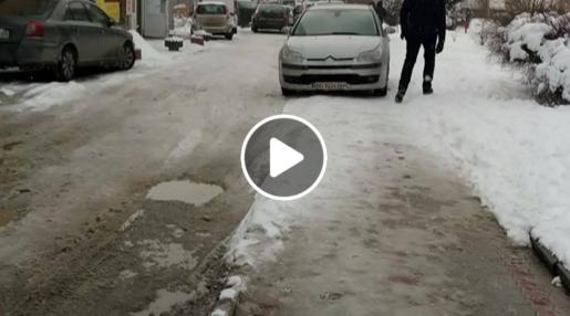 У Тернополі водії «плюють» на пішоходів: паркуються на пішохідному переході (ВІДЕО)