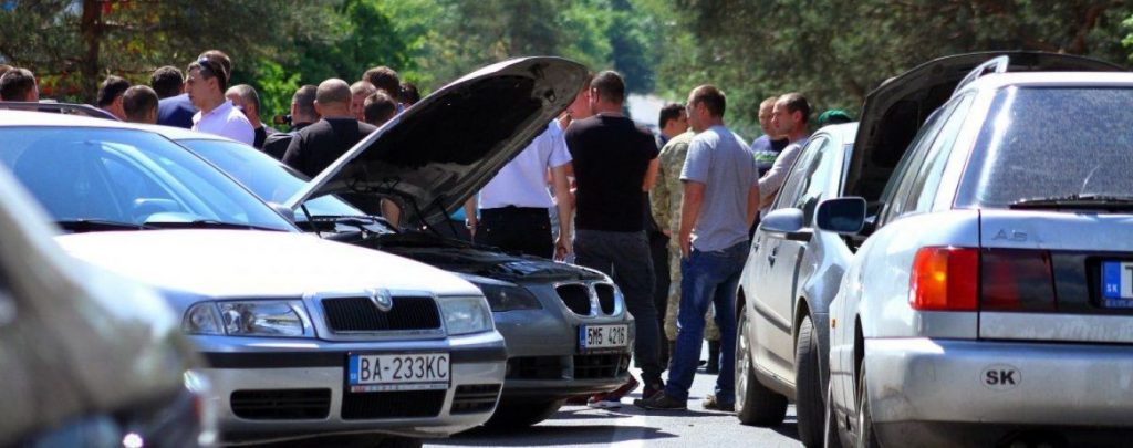 Прикордонна співпраця: 17 мешканців Перемишля зареєстрували 12500 автомобілів для українців