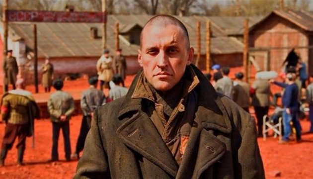 Показали, як вбивають польського суддю у фільмі “Червоний.Без лінії фронту”, якого грає мер Кременця (ВІДЕО)