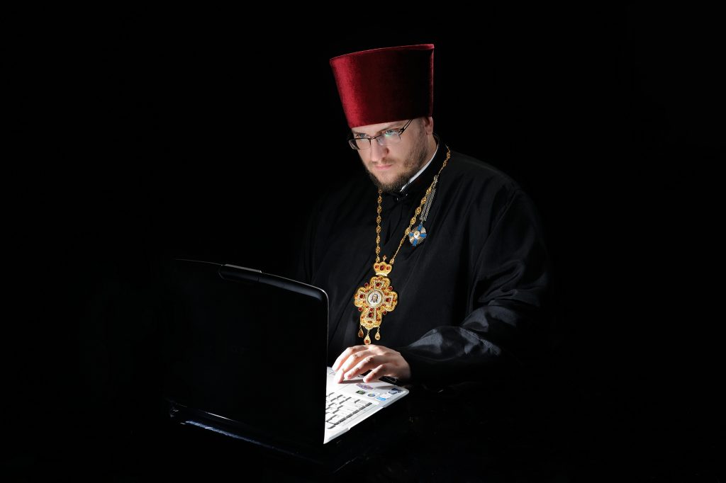 Отче, зайдіть в Іnstagram: 6 питань священику про Інтернет