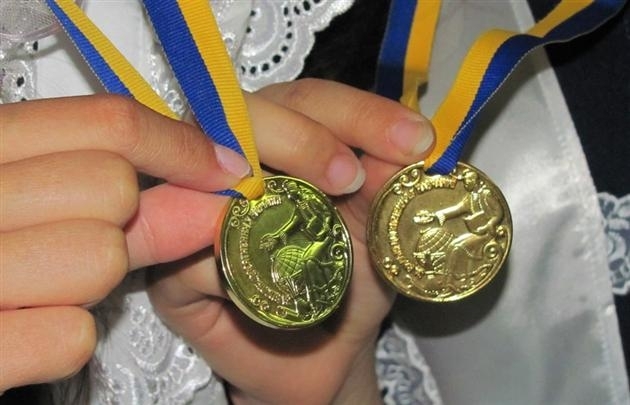 медалі для випускників