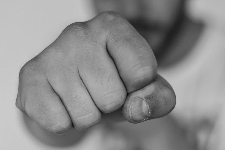 <strong>У Тернополі чоловікові проламали череп “просто так”</strong>