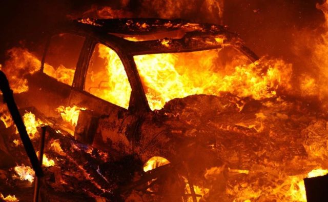 Пожежа на Тернопільщині: посеред дороги загорівся автомобіль