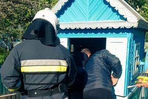 На Тернопільщині врятували жінку, яка впала у колодязь