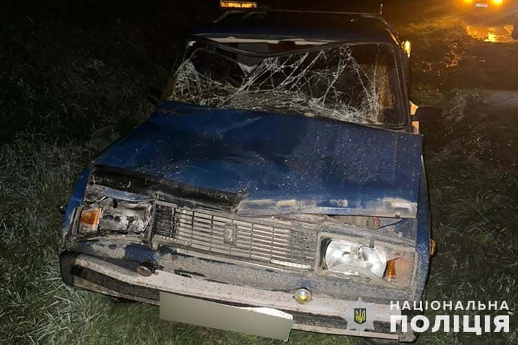 Забої та переломи: на Тернопільщині водій “Жигулів” травмував пішохода