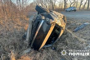 Поблизу Дарахова перекинувся автомобіль: водій травмований