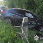 У Підволочиській громаді водійка “Форда” в’їхала у дерево