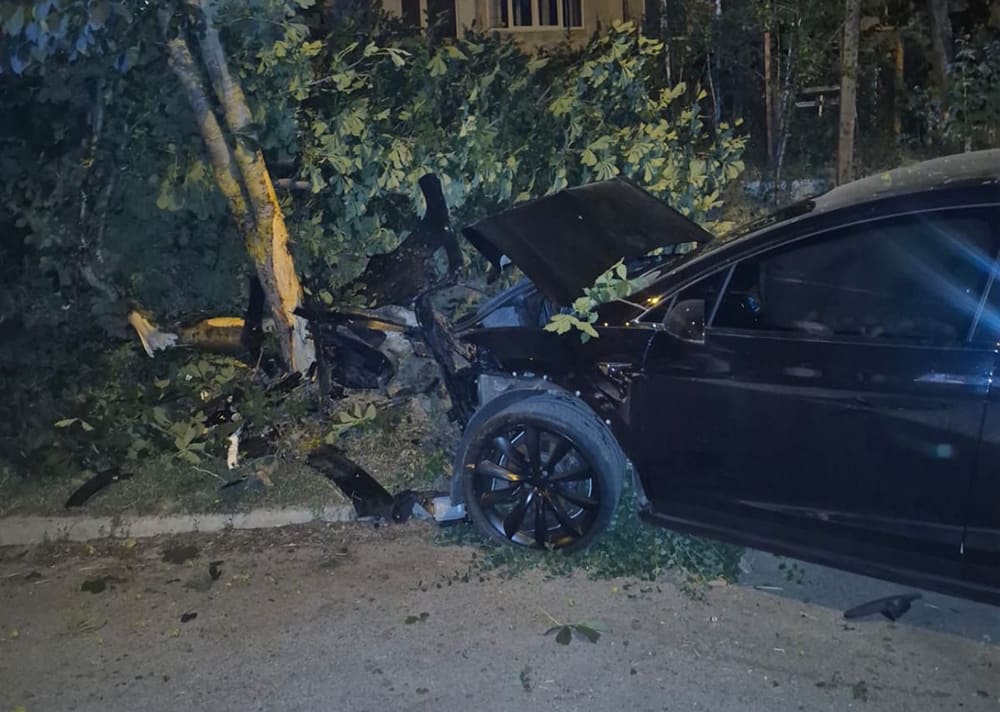У Тернополі п’яний водій після ДТП ховався від поліції у кущах