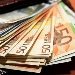 Євро наближається до 50 гривень: що спричинило стрибок курсу?