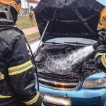 У Тернополі на дорозі загорівся автомобіль з газовим обладнанням