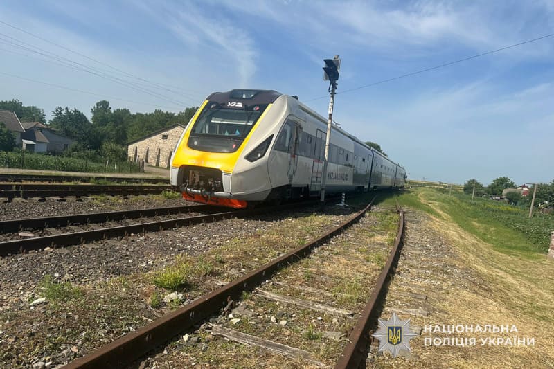 На Чортківщині поїзд травмував місцеву жительку