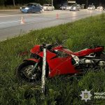 У Тернополі пішохід збив мотоцикліста і втік з місця ДТП