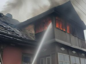 горить будинок