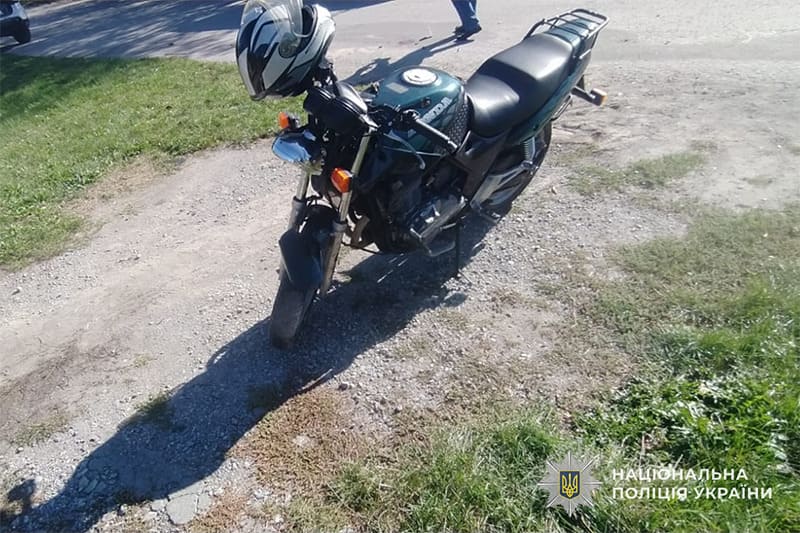 Поблизу Борщева зіткнулися трактор та мотоцикл. Є травмовані