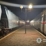 поїзд, залізнична станція