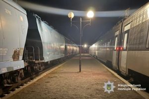 поїзд, залізнична станція