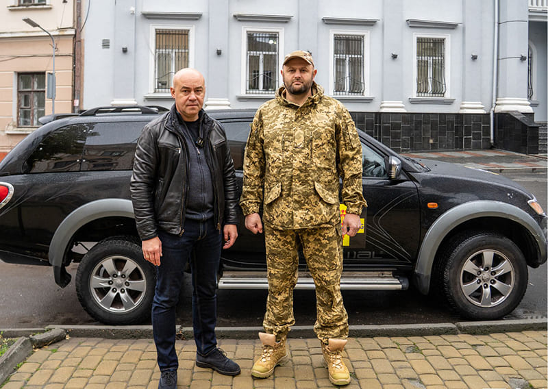 Тернопіль для ЗСУ: новий позашляховик для 35-го стрілецького батальйону