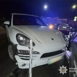 У Тернополі водій автомобіля Porsche Cayenne скоїв ДТП. Є травмовані