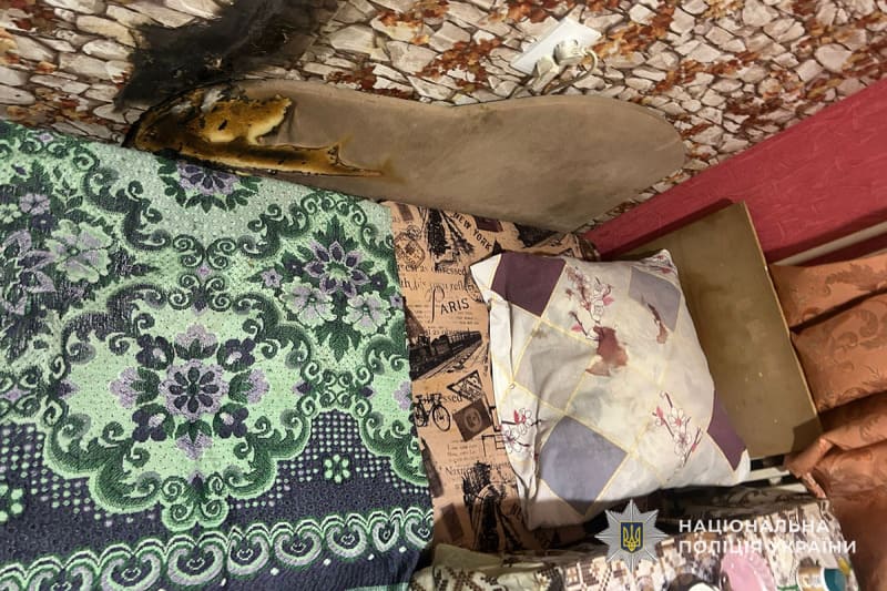 диван горить