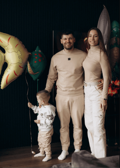 Михаил Хомич с женой и сыном