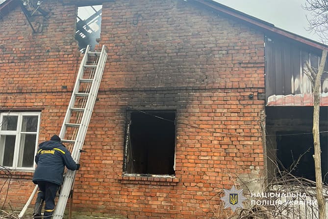 пожежа, горить будинок