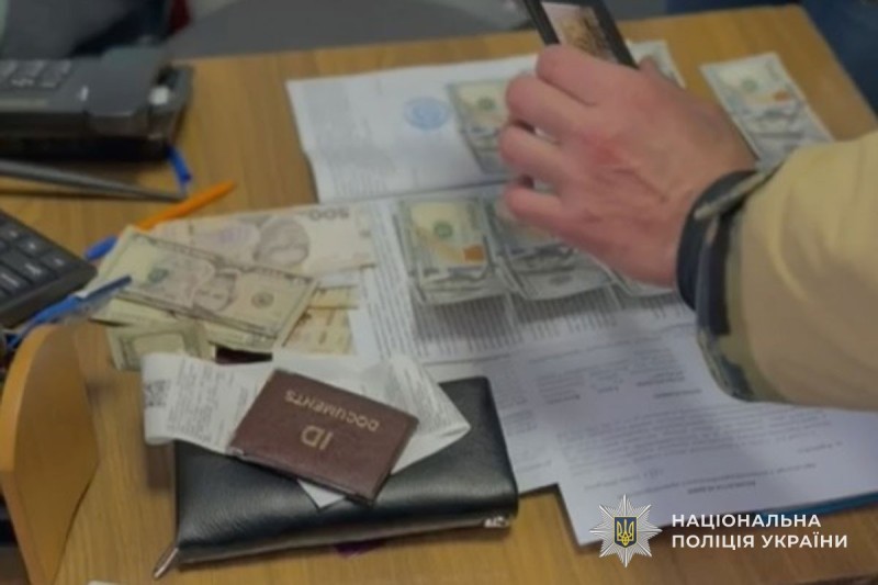 1500 доларів за інвалідність: у Тернополі двоє медиків попалися на хабарі