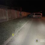 У Гусятині водій “Mercedes Vito” в’їхав у бетонну огорожу