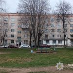 У Тернополі з вікна гуртожитку випала півторарічна дитина