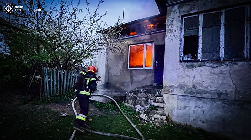 горить будинок