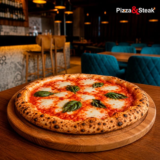 Неаполітанська піца з ресторану Pizza&Steak