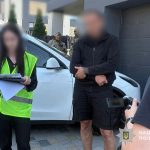 У Тернополі чоловік проник до квартири і викрав звідти 19000 доларів