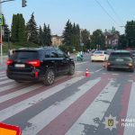 У Тернополі дівчина переходила дорогу на червоний сигнал світлофора і потрапила під колеса авто
