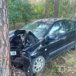 На Кременеччині водій автомобіля “Хюндай” зіткнувся із деревом