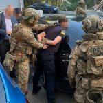 Тернопільський митник попався на хабарі у розмірі 5000 доларів