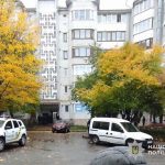 У Тернополі чоловік погрожував підірвати гранату і вистрибнув із вікна квартири